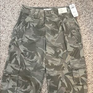 Abercrombie & Fitch Women's Camo Cargo Pants - Green